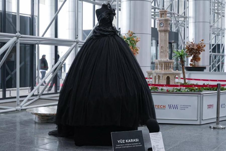 Kadına yönelik şiddete siyah gelinlikle dikkat çektiler